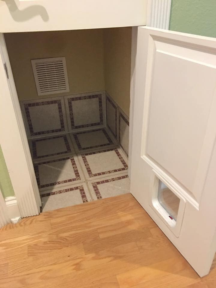 Litter Box In Closet  Image of Bathroom and Closet 